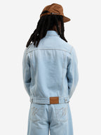 La Veste Du Postier En Denim Clair Délavé