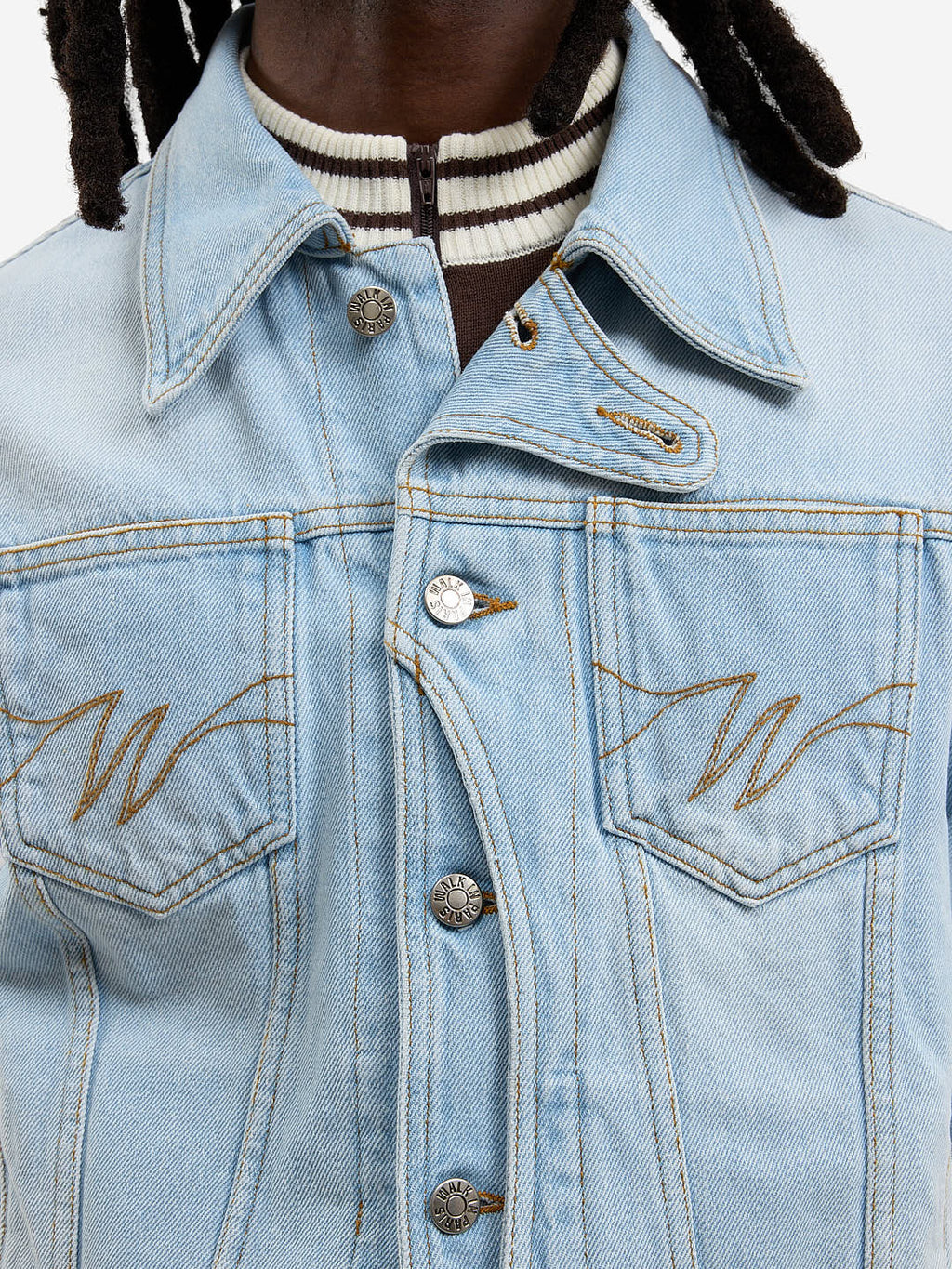 La Veste Du Postier En Denim Clair Délavé