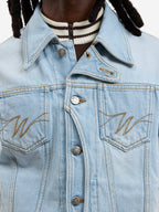 La Veste Du Postier En Denim Clair Délavé