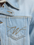 La Veste Du Postier En Denim Clair Délavé