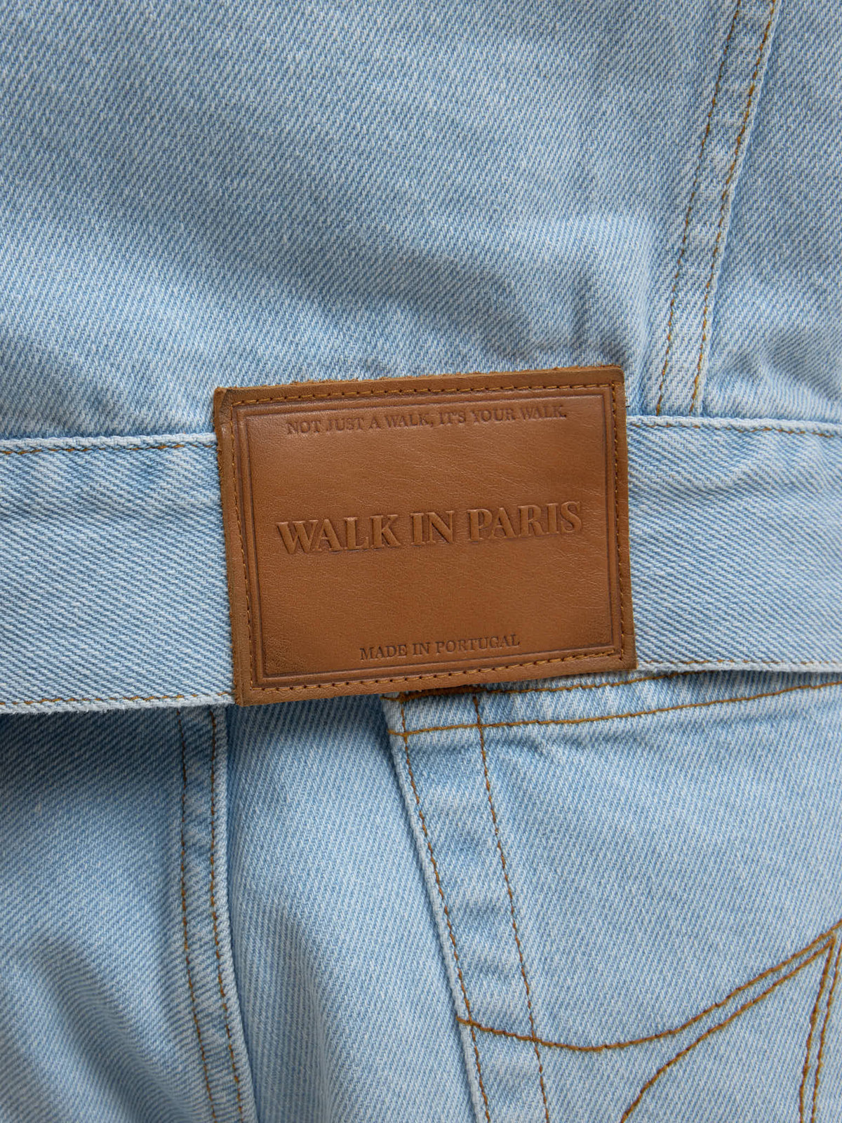 La Veste Du Postier En Denim Clair Délavé