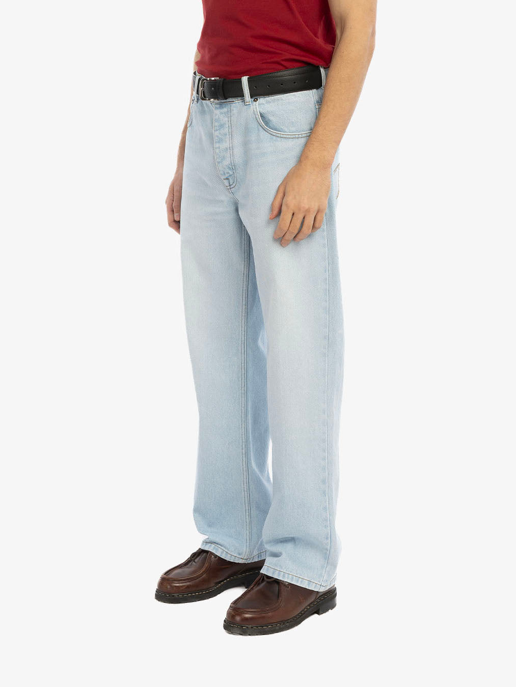 Le Pantalon Regular En Denim Clair Délavé
