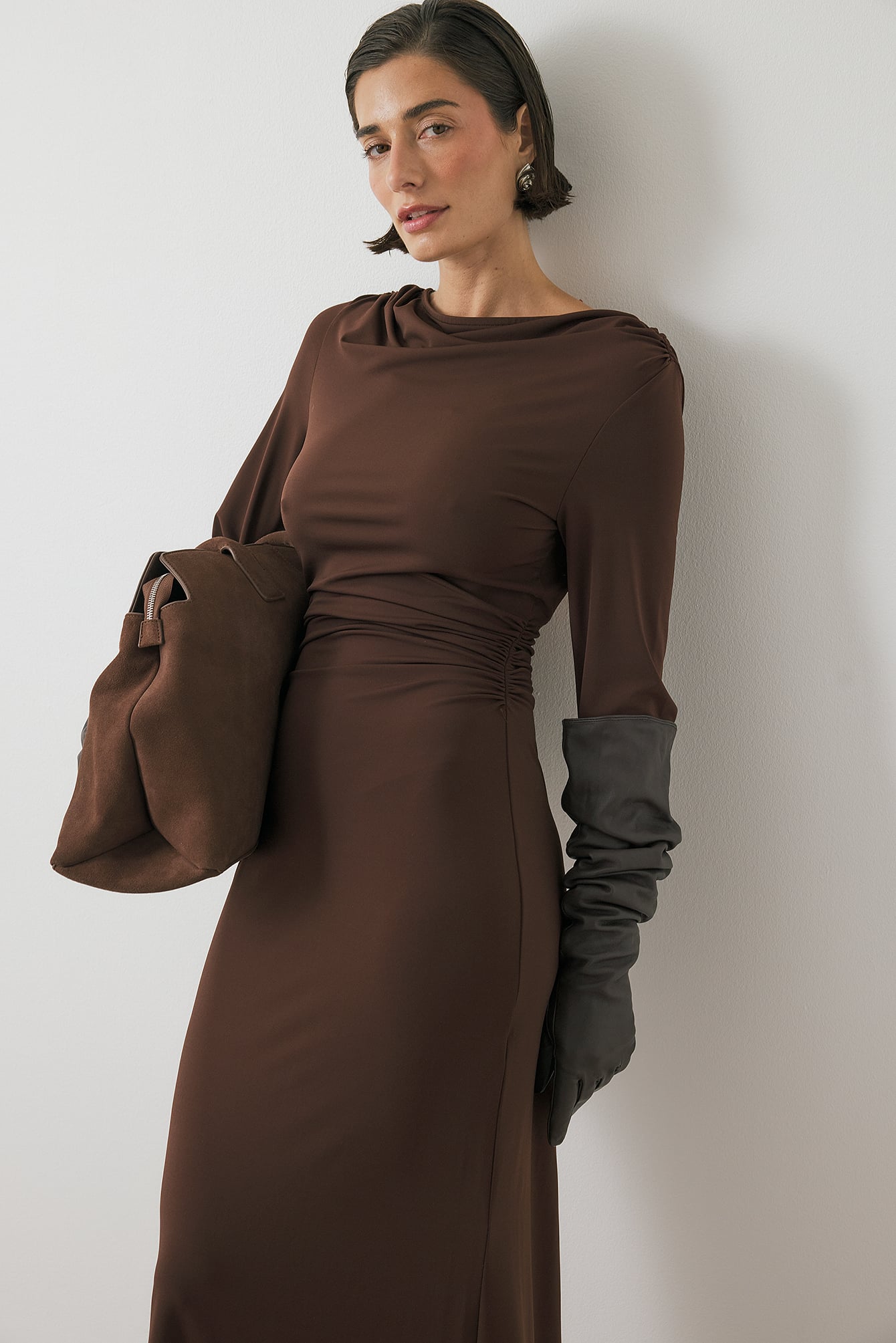 Vestido Largo de Mangas Anchas y Espalda Descubierta Marrón