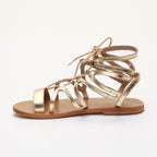 Sandalias planas Crescent en dorado oscuro