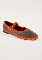 Slippers med spännen Cora