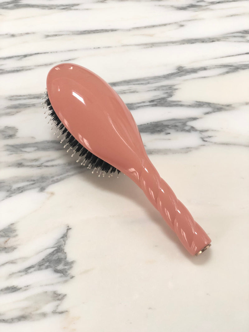 Brosse cuir chevelu sensible corail