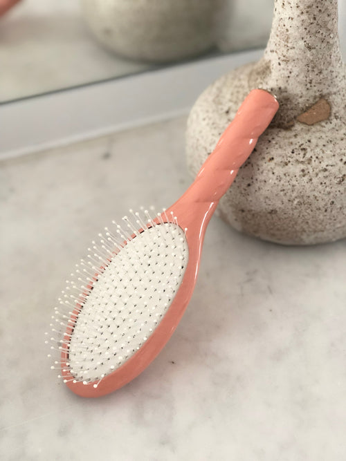 Brosse massage cuir chevelu corail