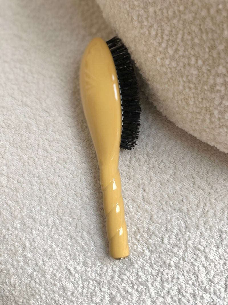 Brosse en poils de sanglier jaune