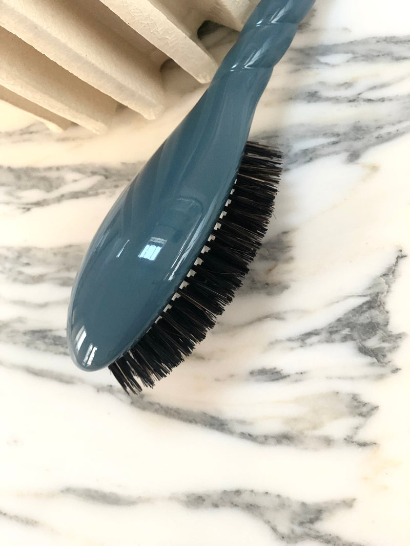 Brosse en poils de sanglier bleue