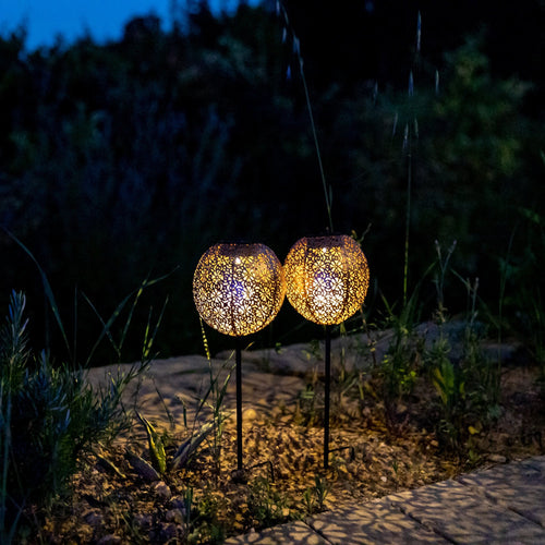 Lot de 2 balises solaires style oriental à planter LED blanc chaud AGADIR H45cm - REDDECO.com