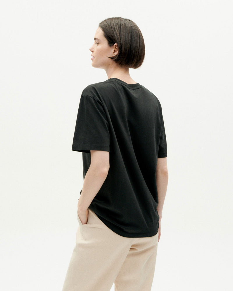 Camiseta negra thinking music festival sostenible-2