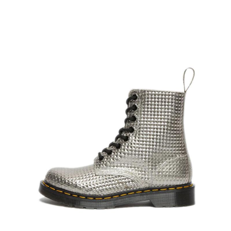 Botas Pascal Stud Emboss Leather Lace Up - Argent - Dr Martens - The Bradery