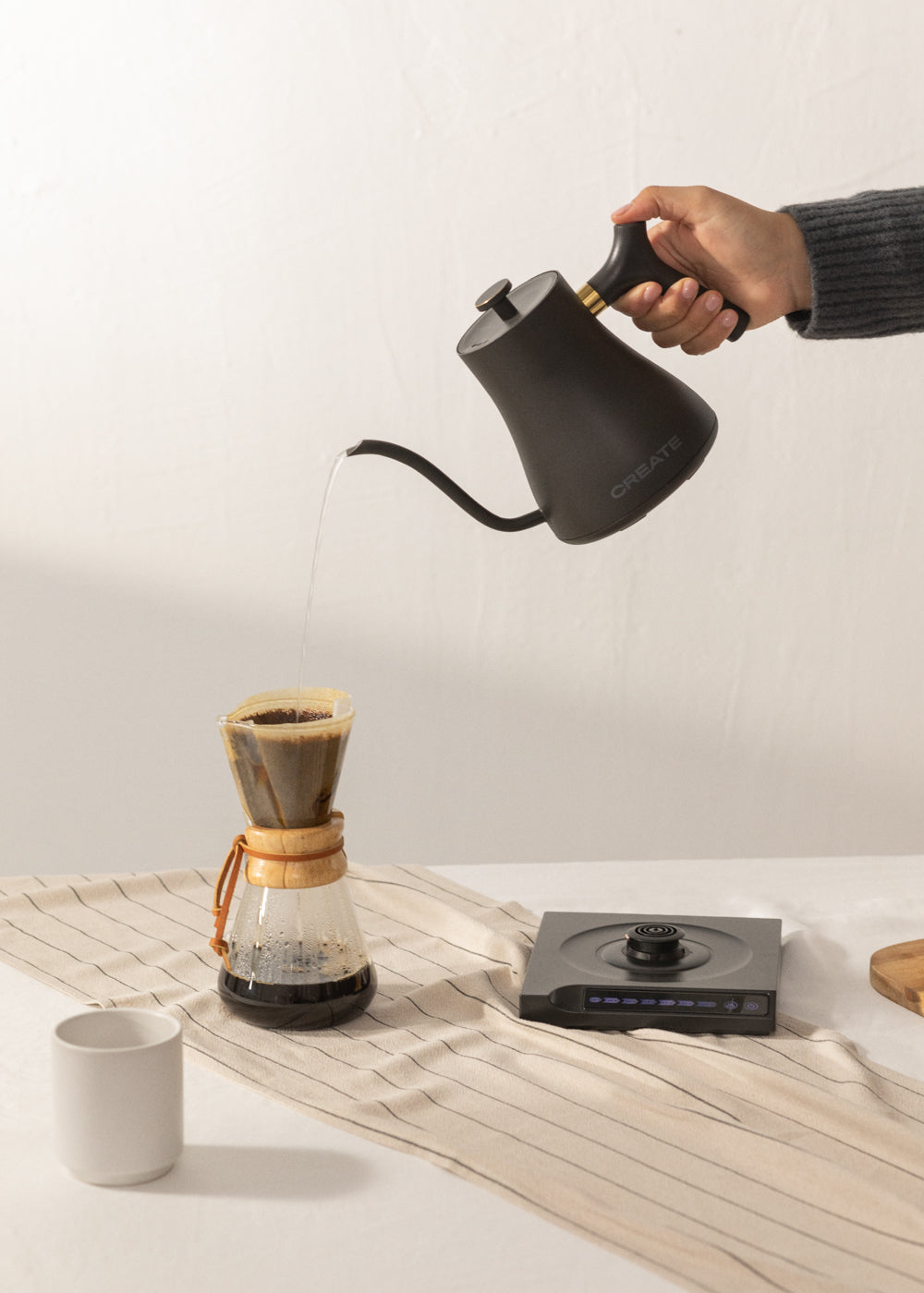 Hattori Swan Studio - 0.5 L Kettle - Black