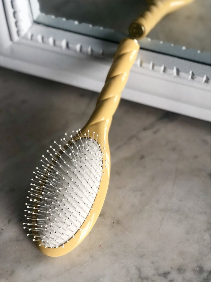 Brosse massage cuir chevelu jaune