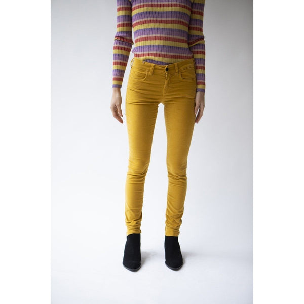 Bamboo Smooth Velvet Hose in Ocker – schmale Passform – Notify – The Bradery