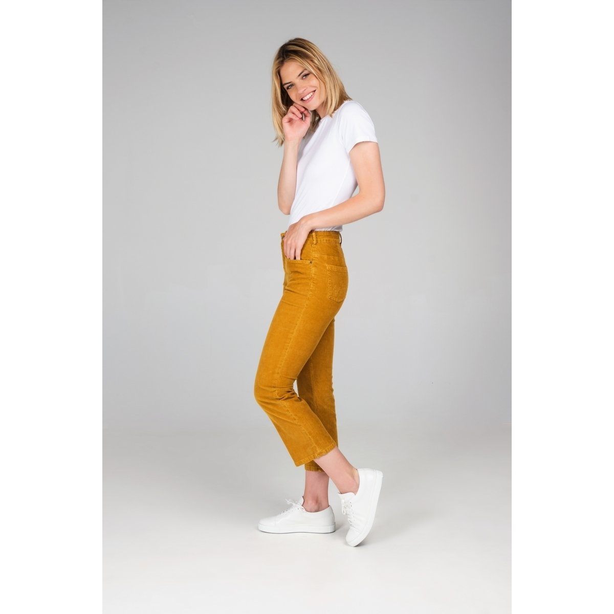 Pantaloni Capri a zampa color oro - Taglio a zampa - Notify - The Bradery