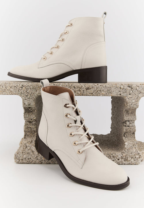 Paulette - Cuir Grainé blanc cassé - Bons Baisers - The Bradery