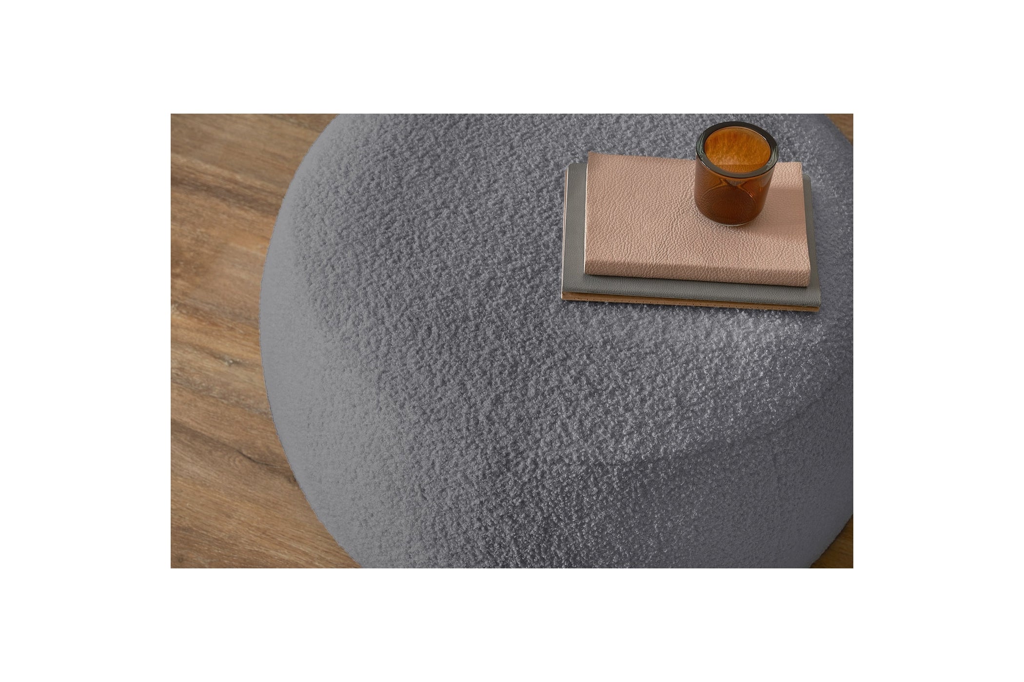Puf ENVY redondo de tejido bouclé suave - BOBOCHIC - The Bradery