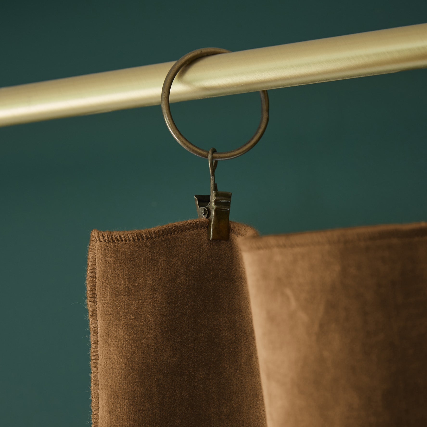 Rideau ajustable + anneau Velours de coton CÉSAR Camel - L'Effet Papillon - The Bradery