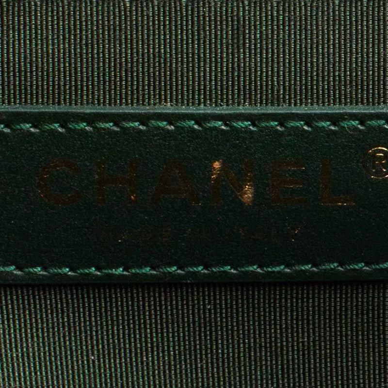 sac de seconde main boy chanel en cuir vert label