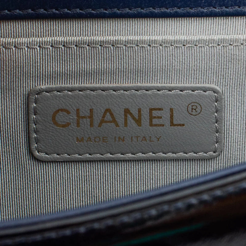 sac de seconde main boy chanel en cuir verni bleu label