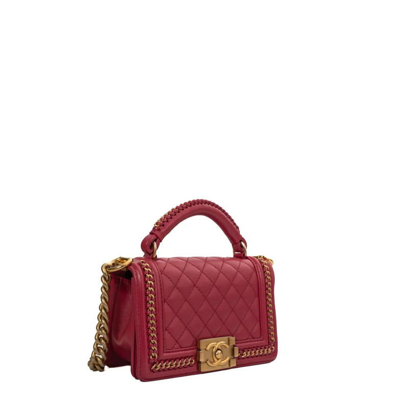 sac de seconde main boy chanel en cuir rose côté