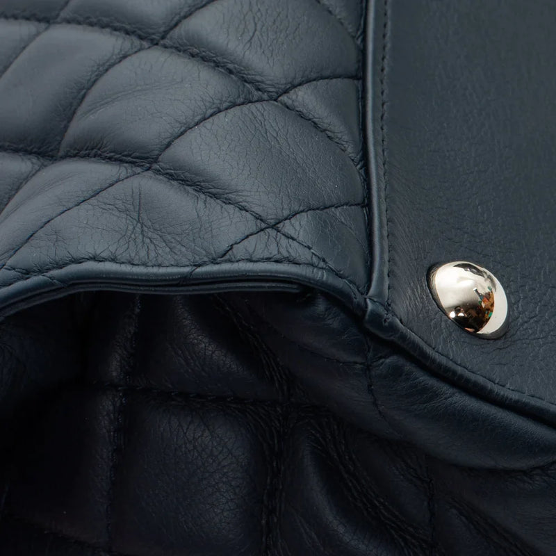 sac de seconde main cabas chanel en cuir bleu coin