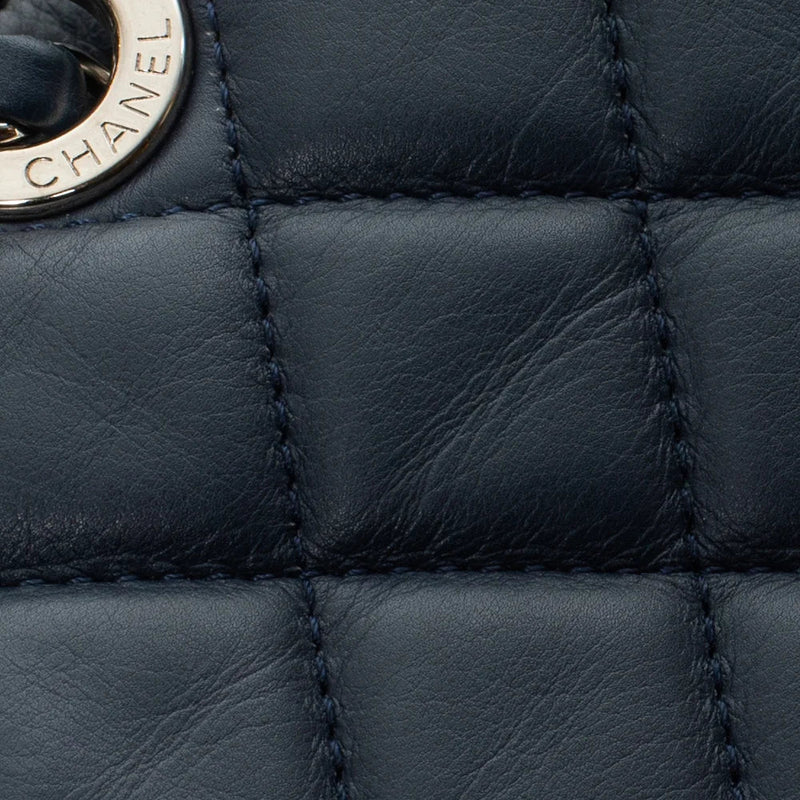 sac de seconde main cabas chanel en cuir bleu défaut 1