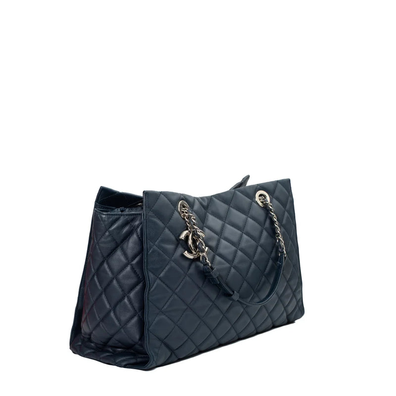 sac de seconde main cabas chanel en cuir bleu côté