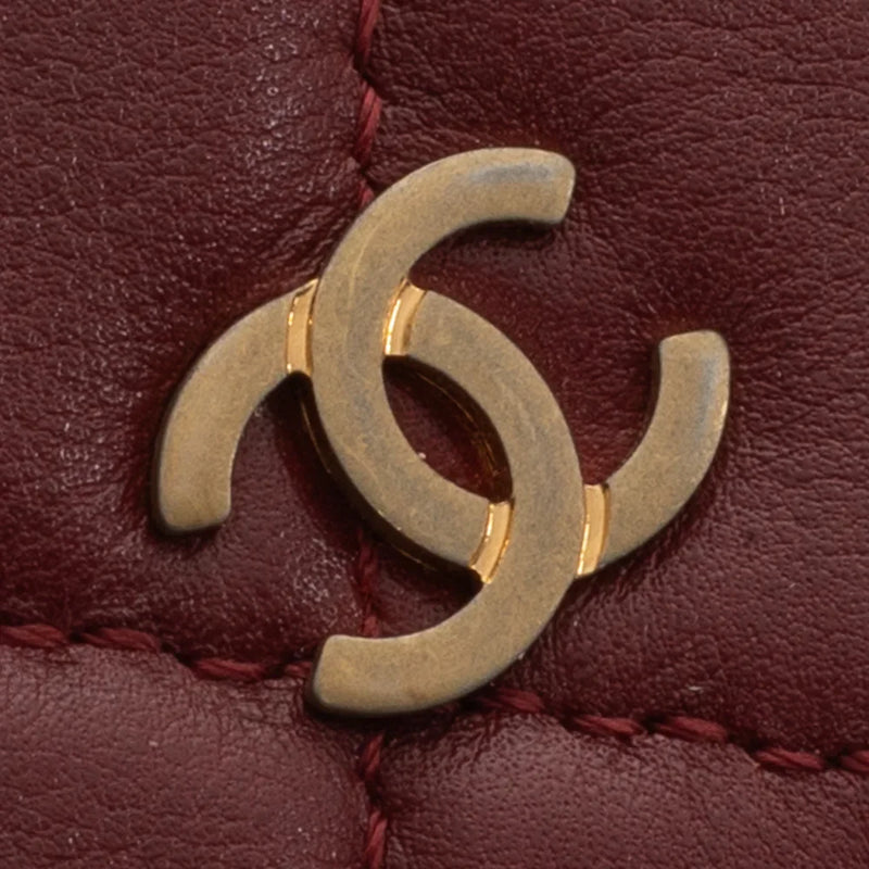 sac de seconde main camera chanel  en cuir rouge défaut 3