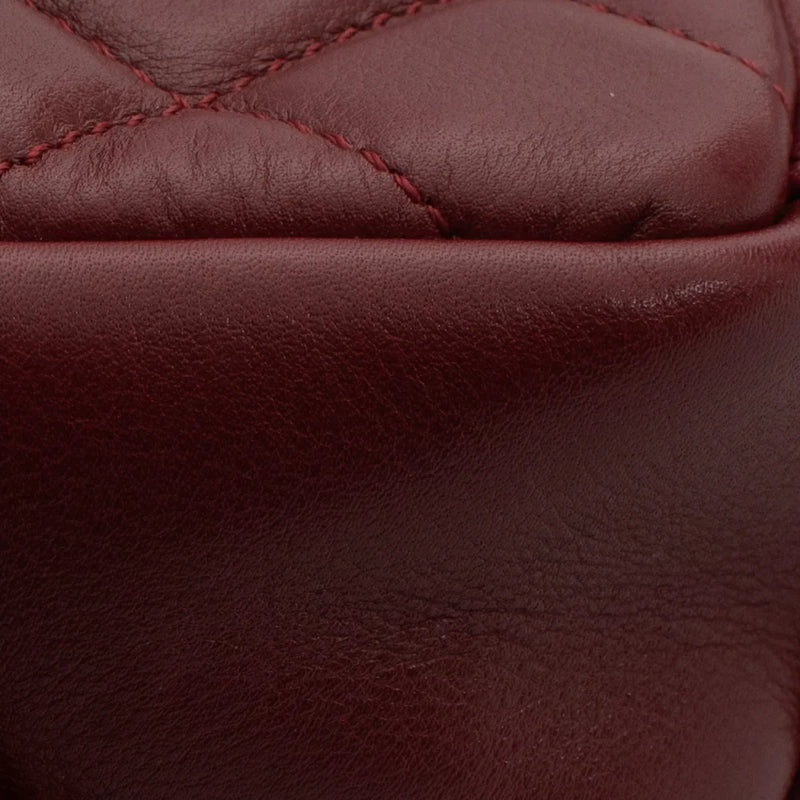 sac de seconde main camera chanel  en cuir rouge défaut 1