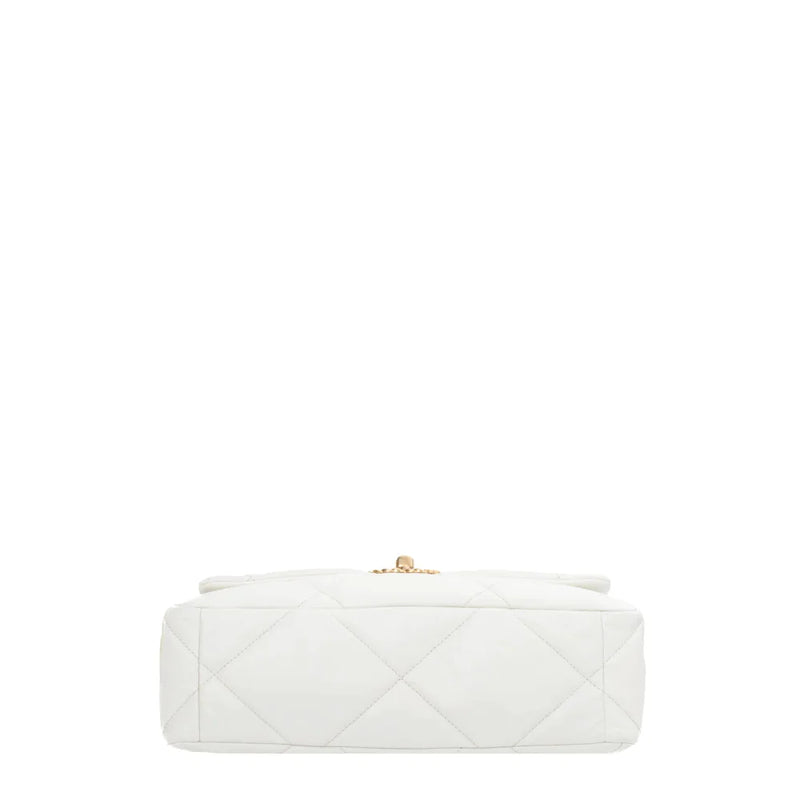 sac de seconde main chanel 19 chanel  en cuir blanc dessous