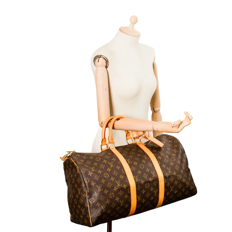 sac de seconde main keepall louis vuitton en toile monogram marron porté 