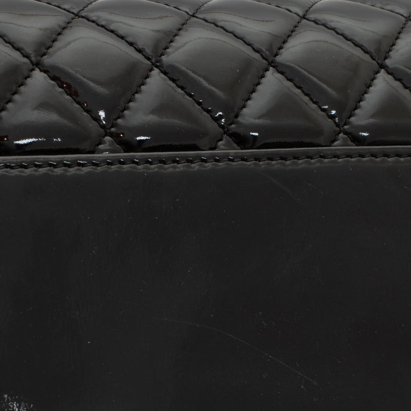 sac de seconde main mademoiselle chanel en cuir verni noir défaut 2