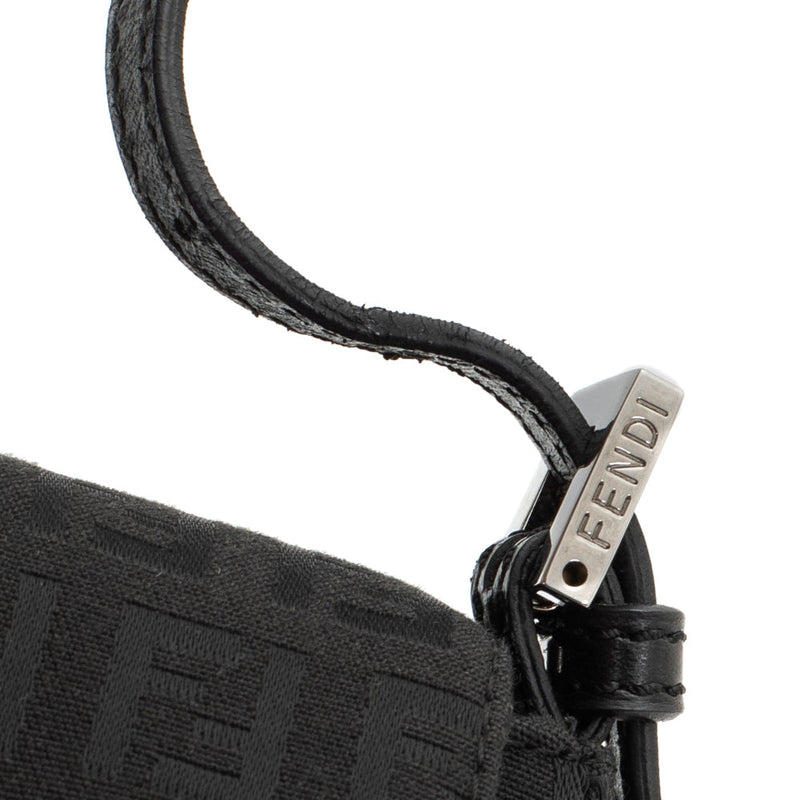 sac de seconde main mamma baguette zucchino fendi  en toile monogramme noir défaut 2