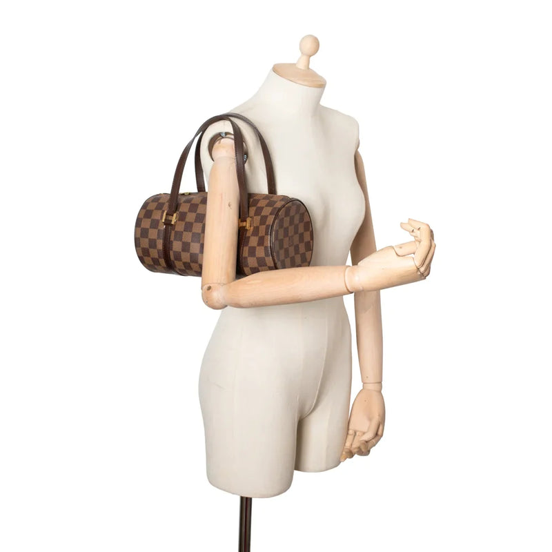 sac de seconde main papillon louis vuitton  en toile damier ébène porté 1