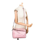 sac de seconde main puzzle loewe en cuir rose porté 1