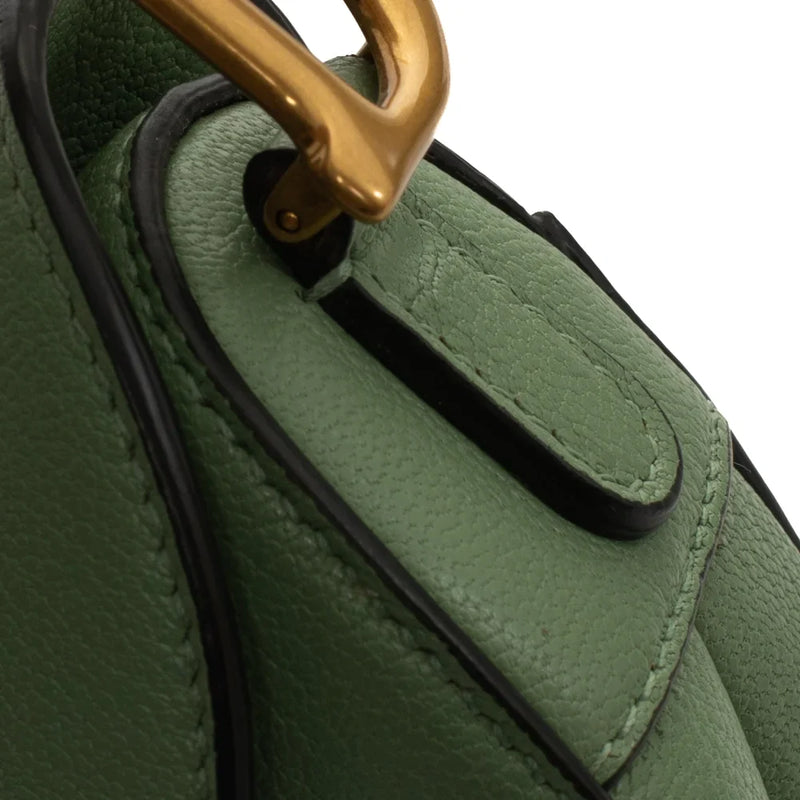 sac de seconde main saddle  dior  en cuir vert défaut 1