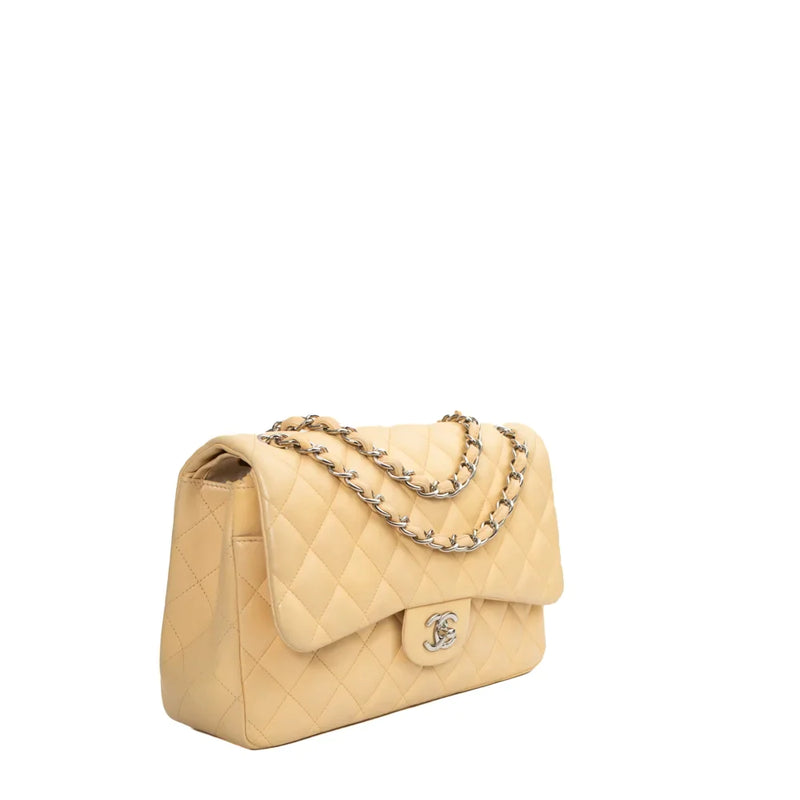 sac de seconde main timeless chanel  en cuir beige côté