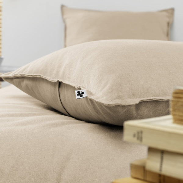 Funda de almohada de franela Candice Sand - El efecto mariposa - The Bradery