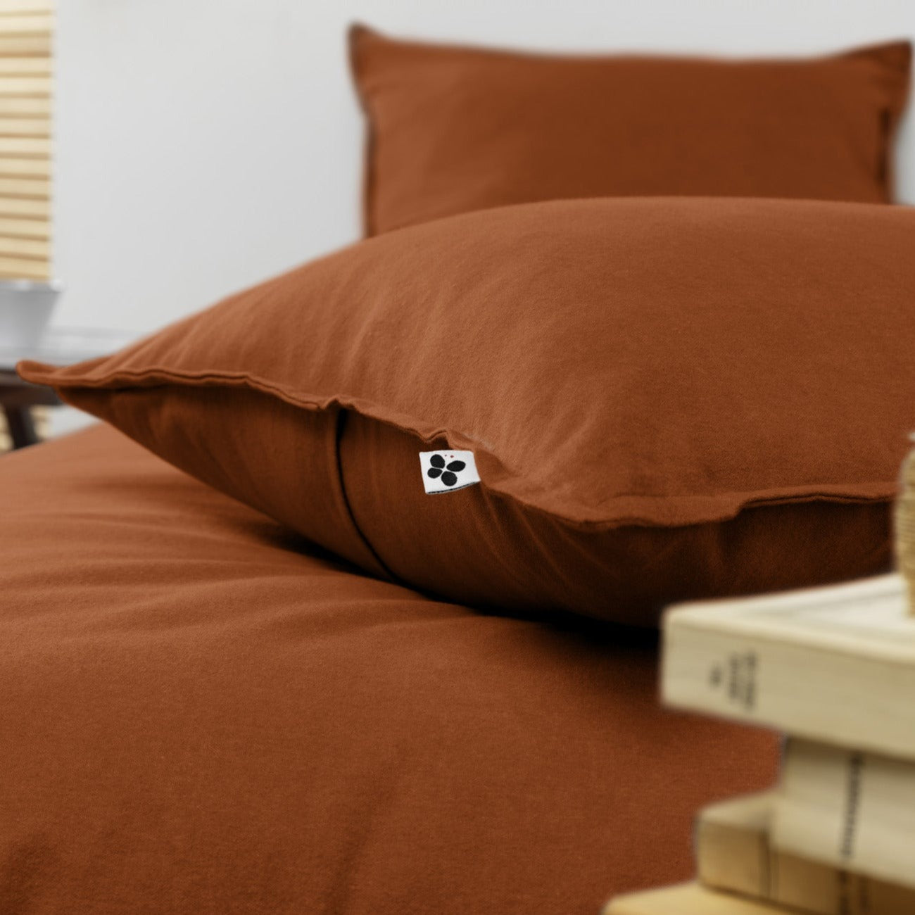 Funda de almohada de franela Candice Tomette - El efecto mariposa - The Bradery