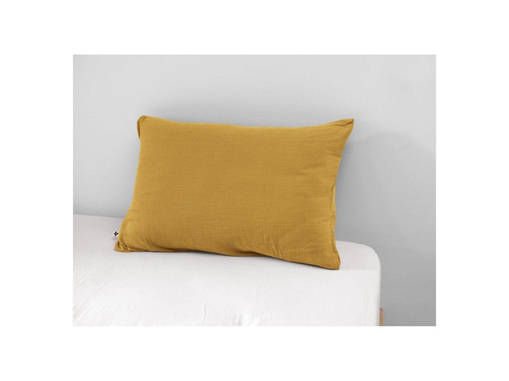 Funda de almohada de gasa de algodón Gaia Saffron - El efecto mariposa - The Bradery