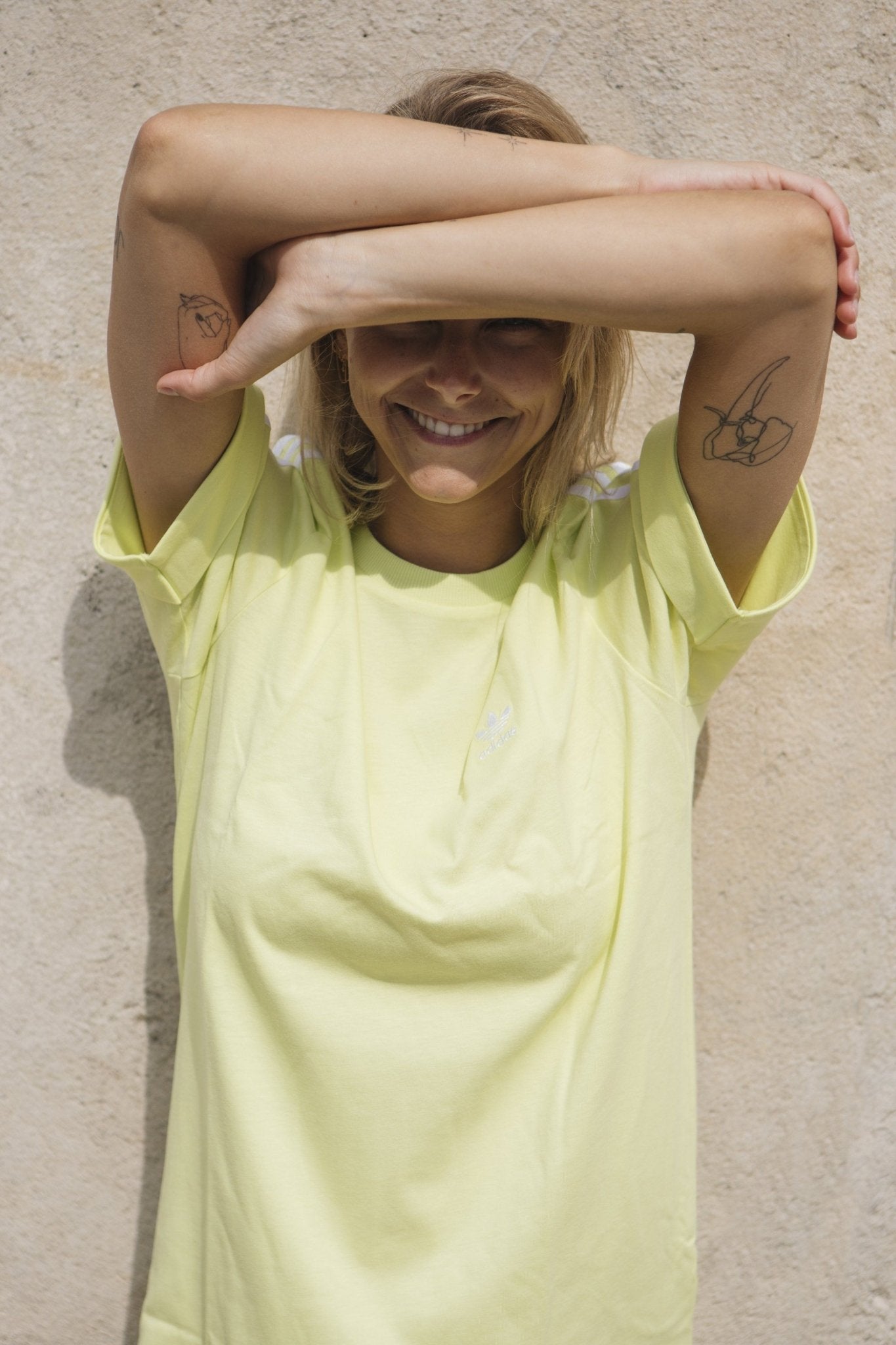 Camiseta Adidas Originals Tee Dress - Amarillo - Mujer - Adidas - The Bradery