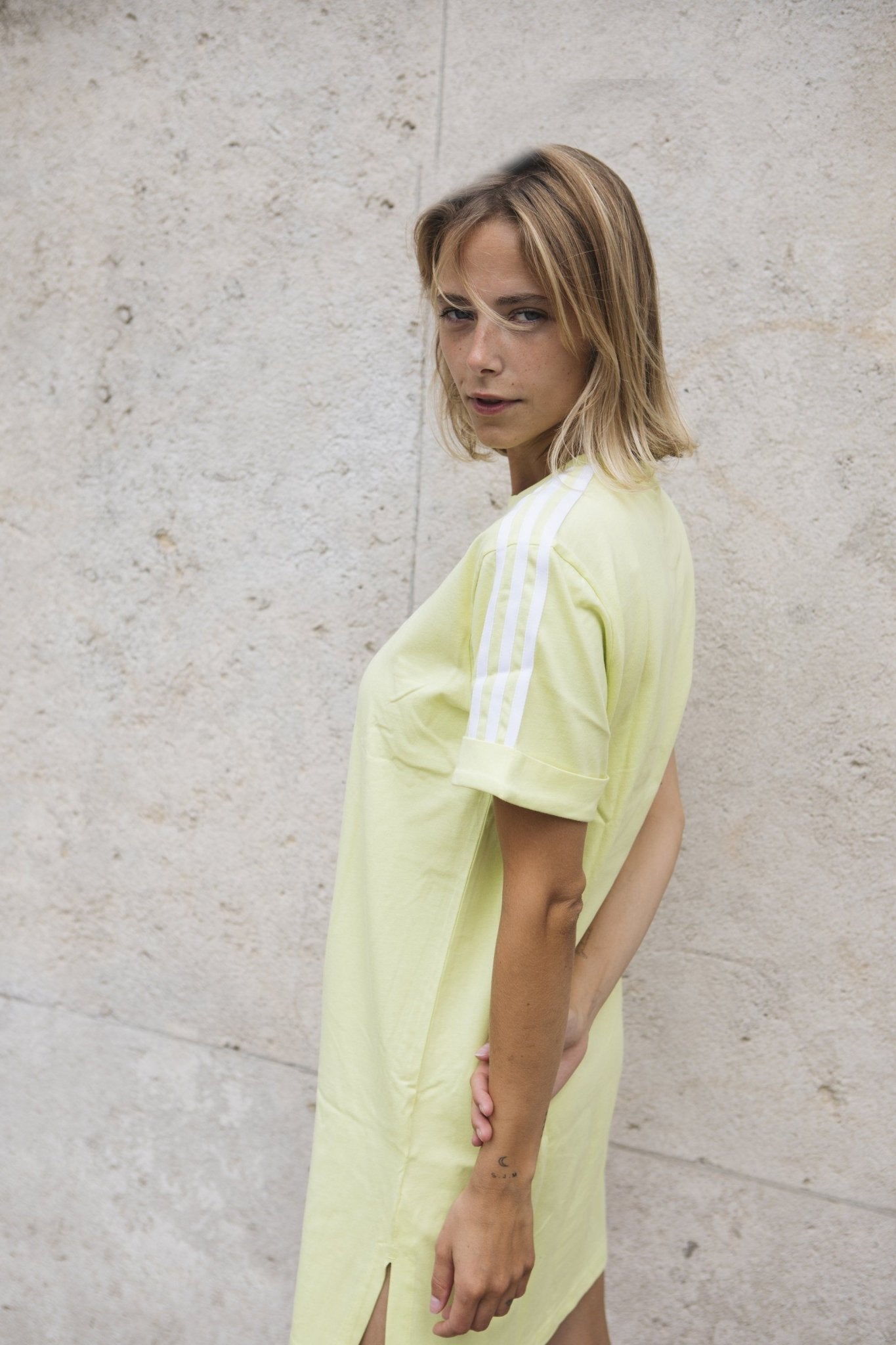 Camiseta Adidas Originals Tee Dress - Amarillo - Mujer - Adidas - The Bradery